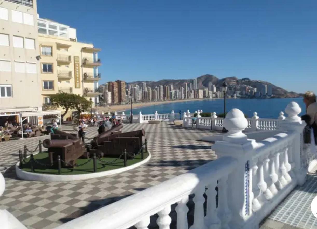 בנידורם Apartamento En El Centro A Un Minuto De La Playa מראה חיצוני תמונה